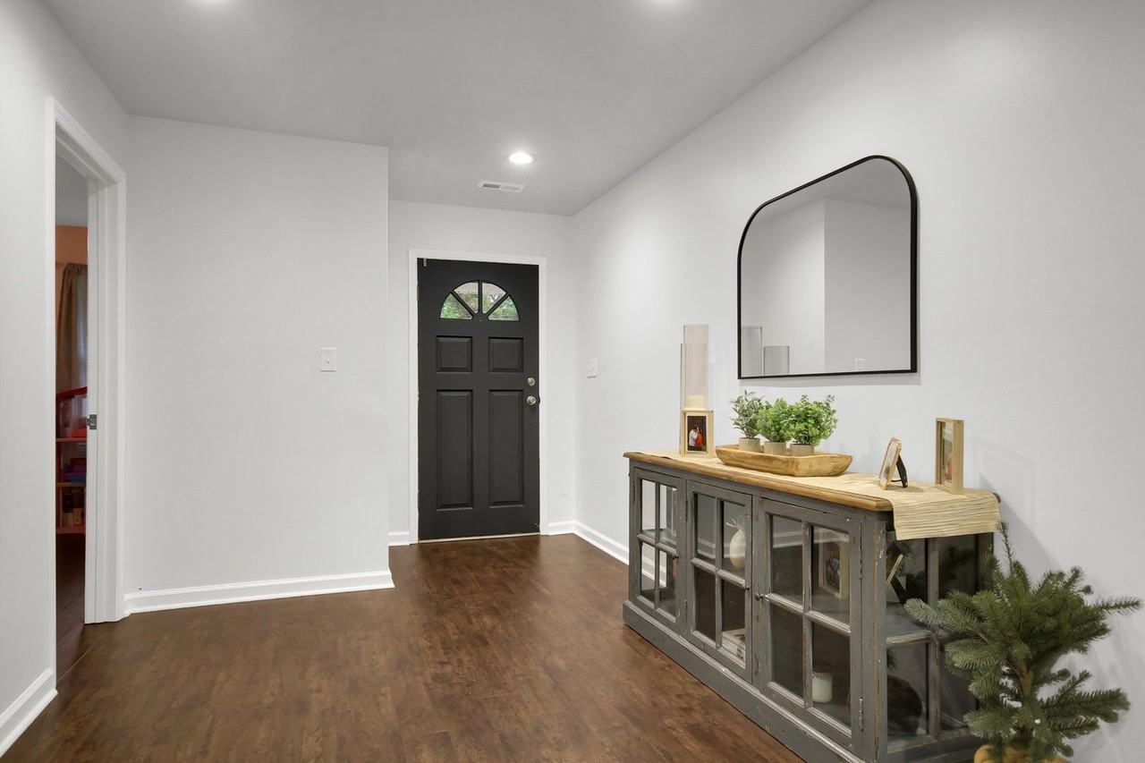 1215 Dowden St - Photo 4 of 29