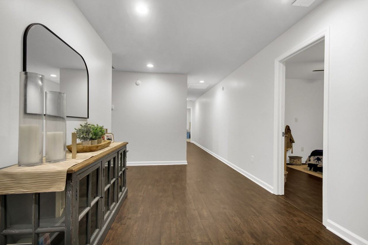 1215 Dowden St - Photo 5 of 29