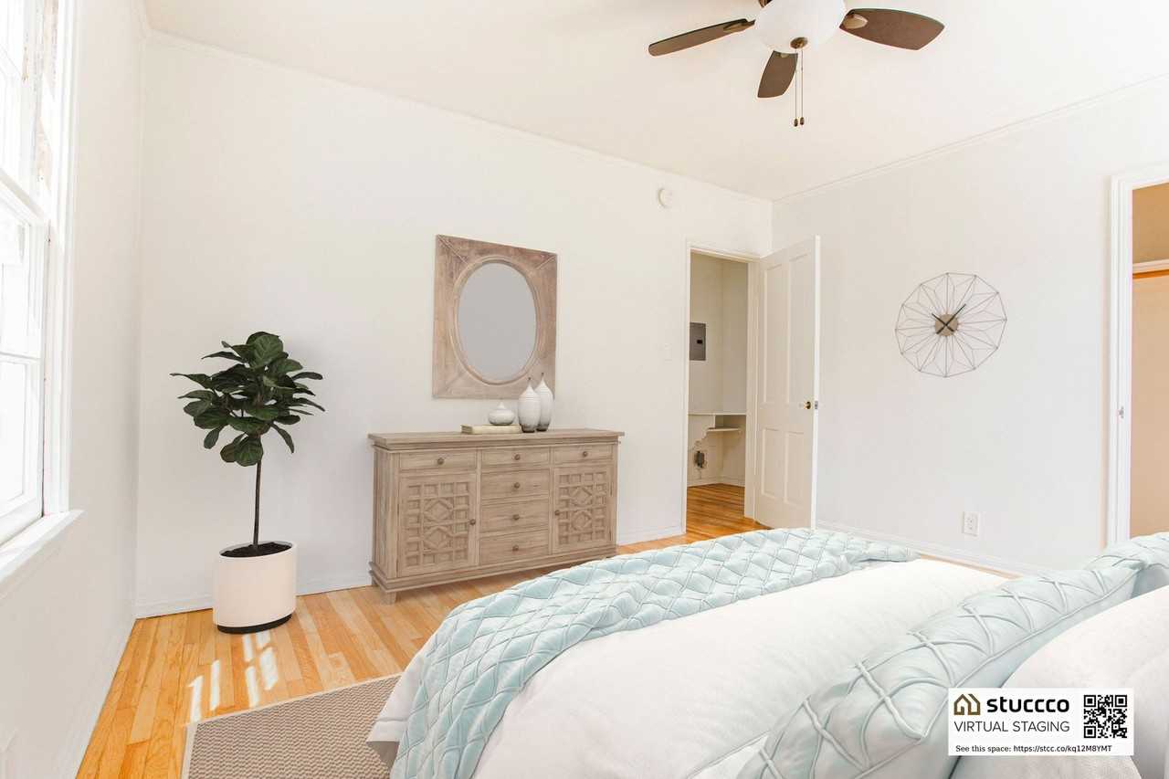 Beachside Suites, & Oak Invest, LLC—Tower Dr Apts - Photo 3 of 14