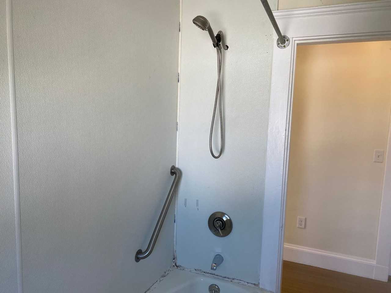 131 Liberty St - Photo 3 of 18