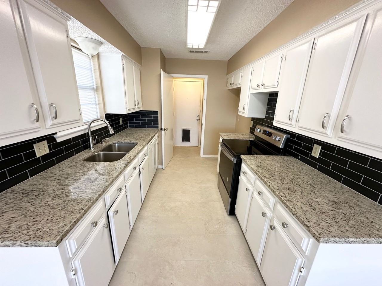 409 N Bentwood Dr - Photo 3 of 12
