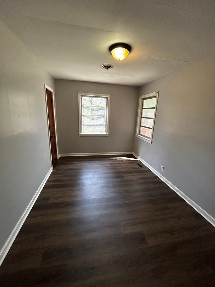 61 Pelham Hts - Photo 4 of 6