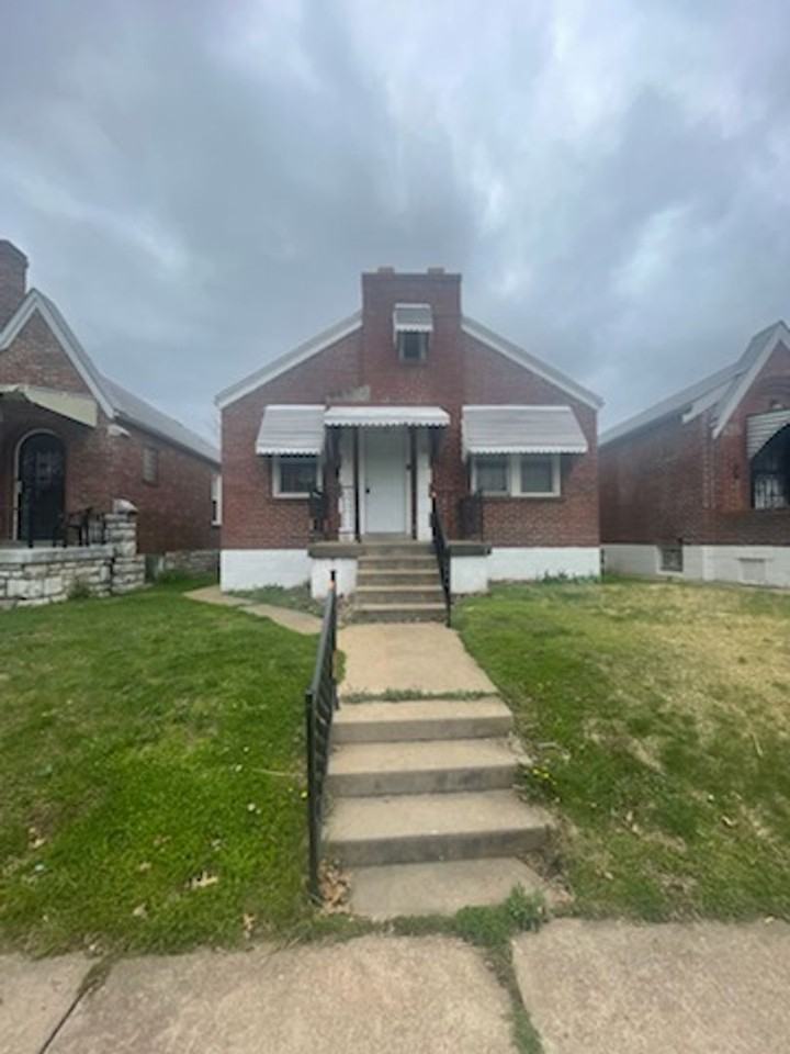 5910 Mcarthur Ave - Photo 2 of 15