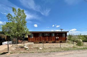 featured image of 14 Oak Pl Uppr #UPPER