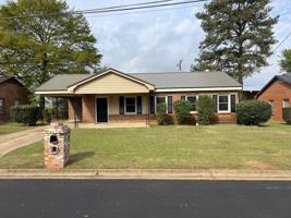 featured image of 1018 42nd Ave