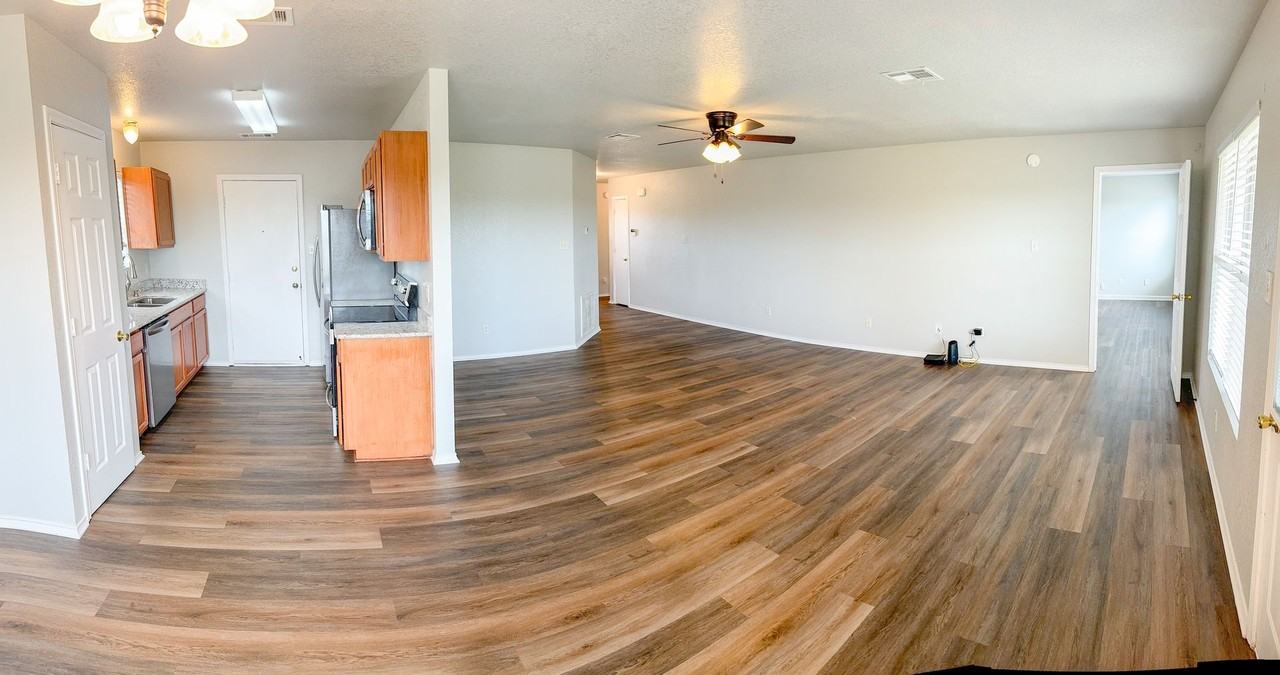 3713 Lakecrest Dr - Photo 2 of 14