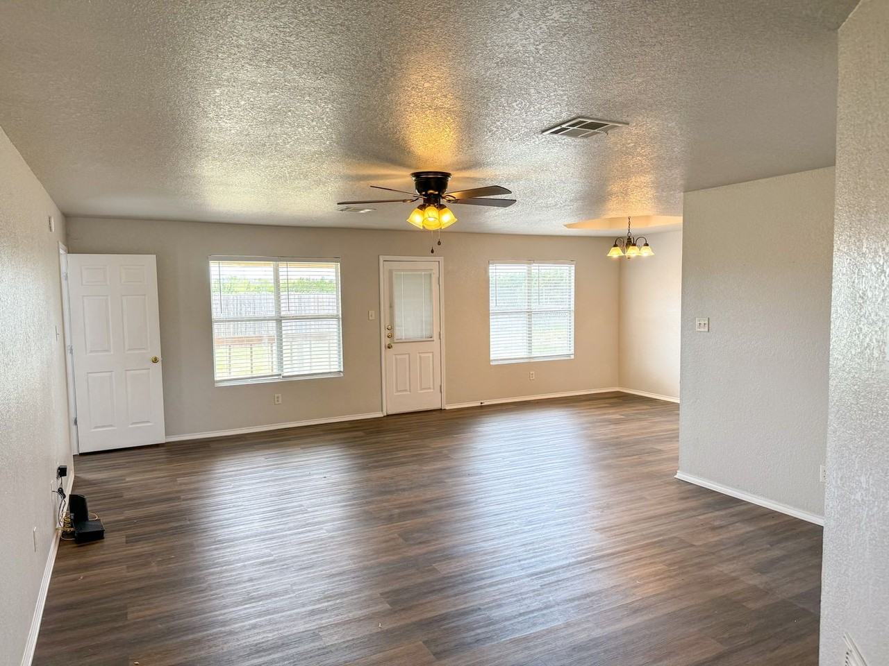 3713 Lakecrest Dr - Photo 3 of 14