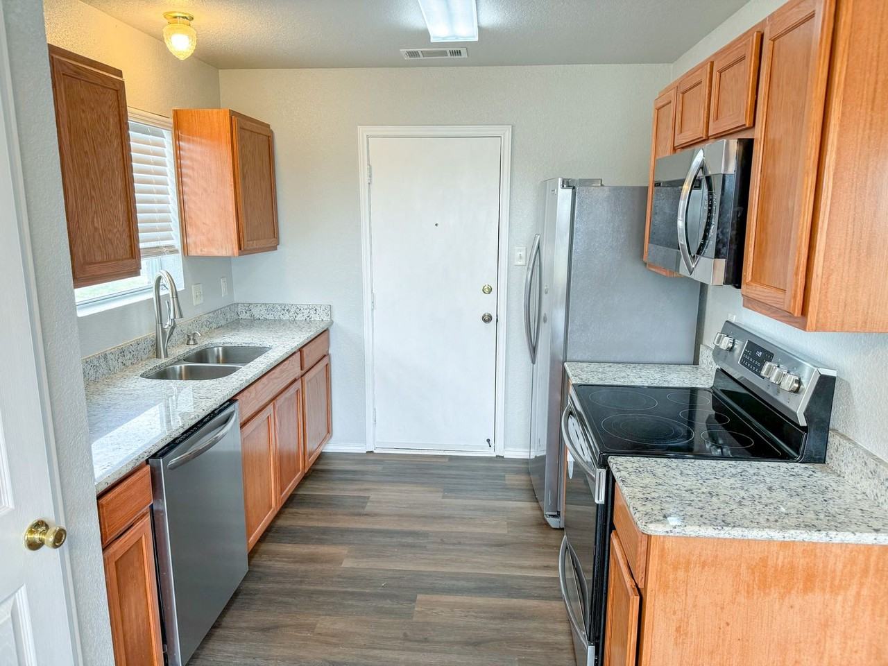 3713 Lakecrest Dr - Photo 6 of 14