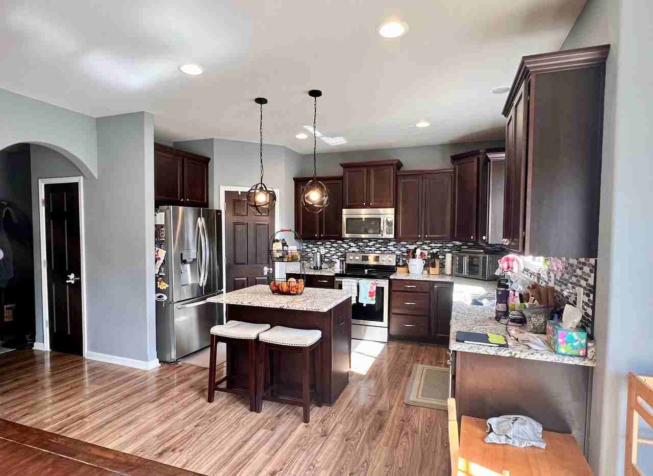 N60W13701 Weyerhaven Dr - Photo 2 of 20