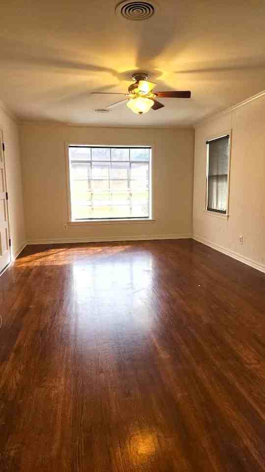 621 Nw 54th St - Photo 5 of 37