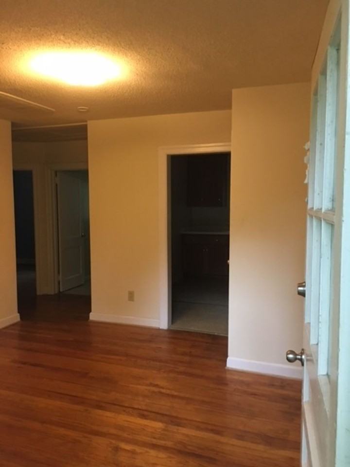 1006 S Columbia St #2 - Photo 6 of 8