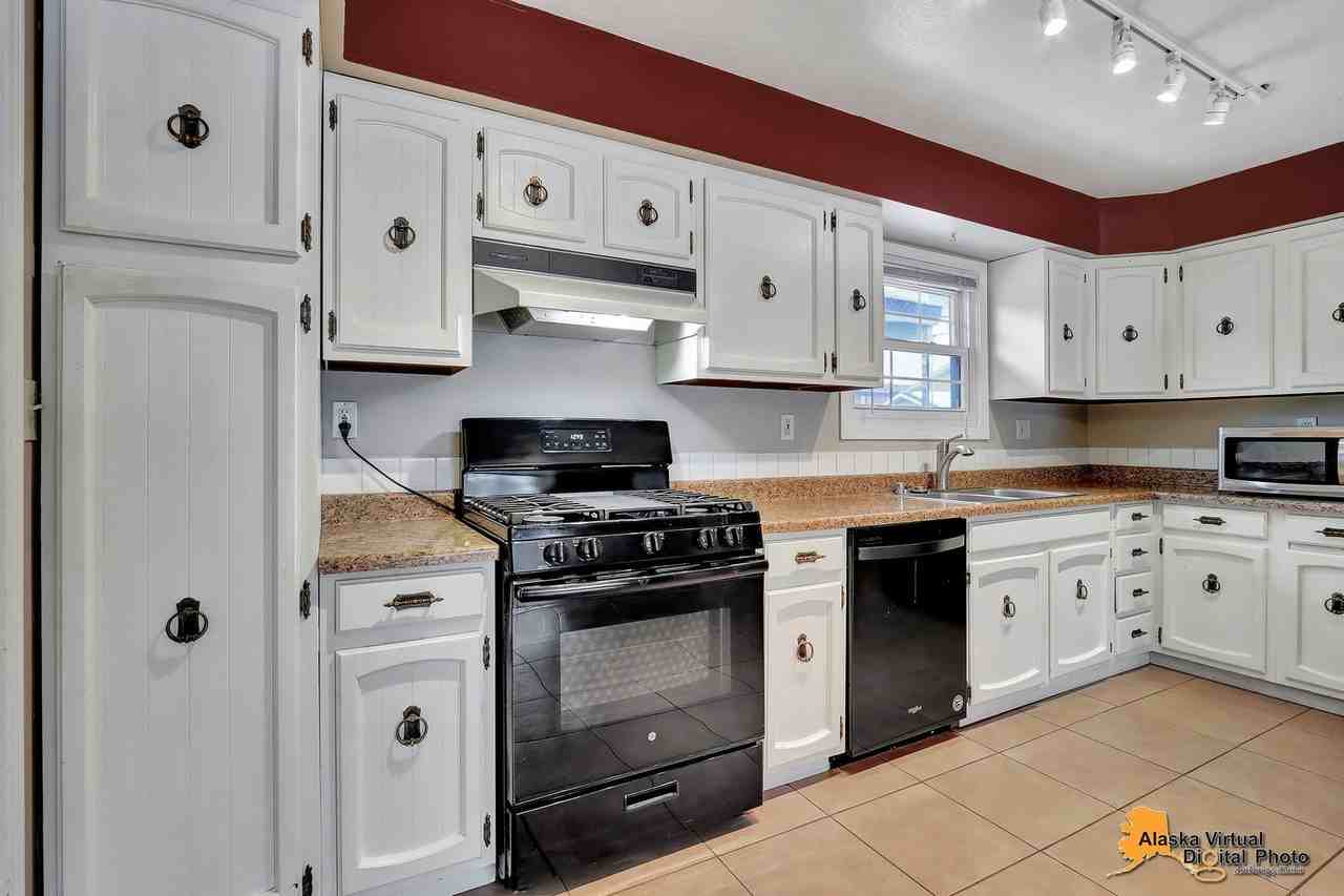 916 Boyd St - Photo 2 of 27