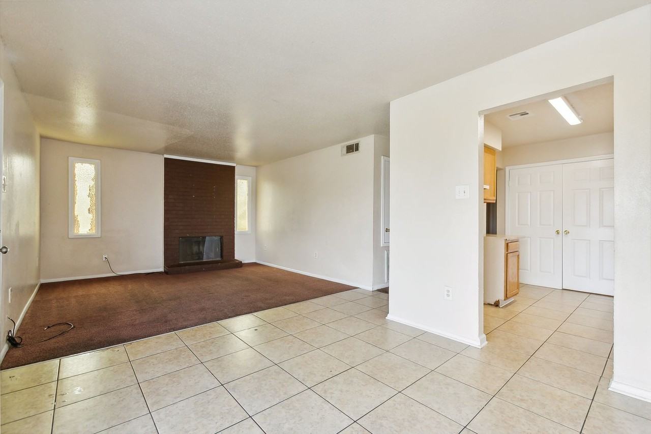 901 East Monterey Court - Photo 3 of 11