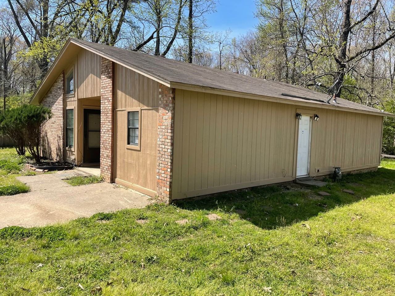 4303 Arehart Dr - Photo 3 of 20