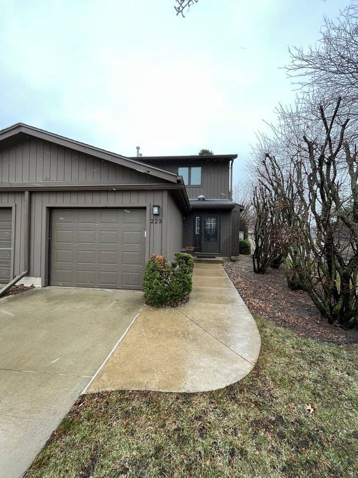 223 W Park Ln - Photo 3 of 12