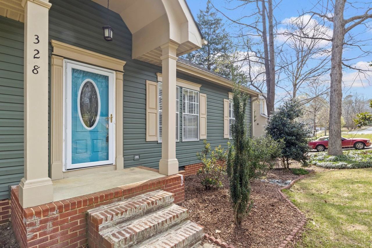 328 Glencoe Dr - Photo 4 of 28