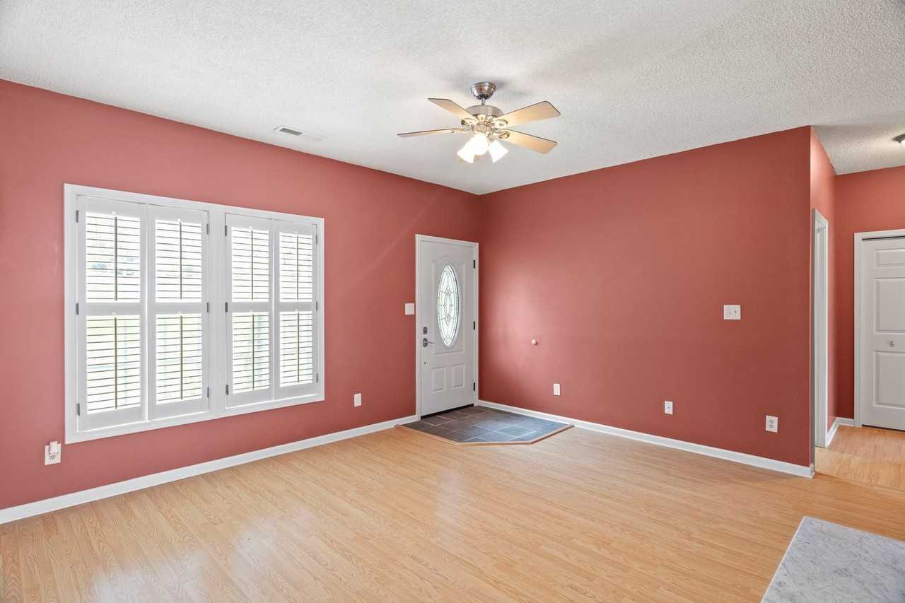 328 Glencoe Dr - Photo 6 of 28