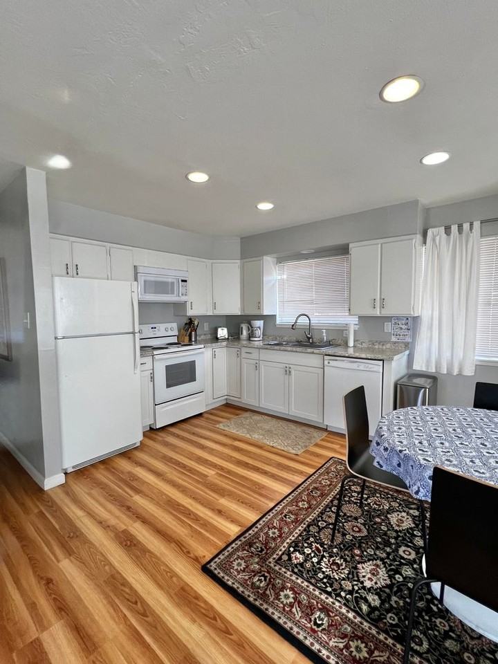 561 Claremont St #B - Photo 6 of 13