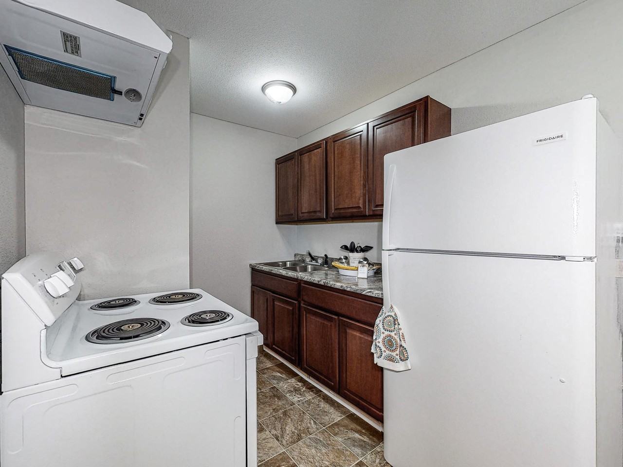 Clarkson - Photo 3 of 30