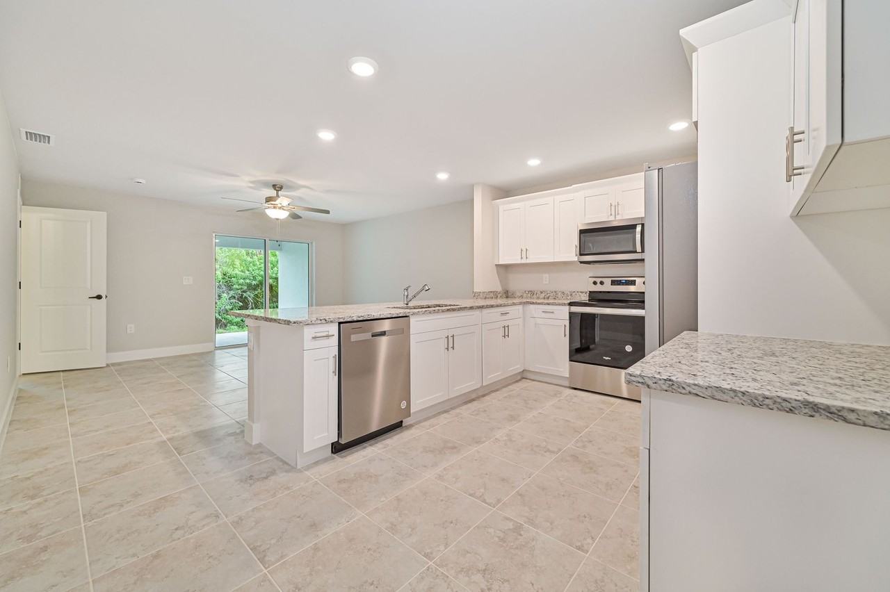 6074 Lacota Ave - Photo 4 of 37