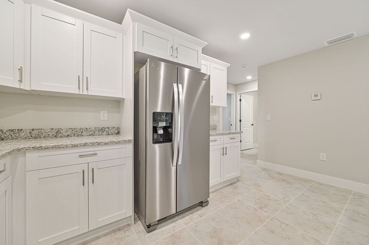 6074 Lacota Ave - Photo 7 of 37