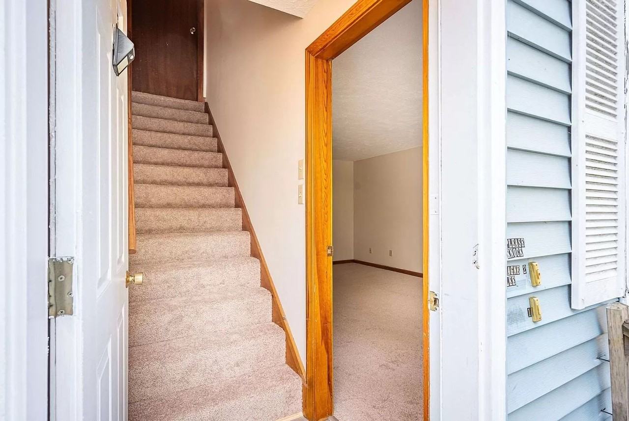 465 Manchester St - Photo 2 of 15