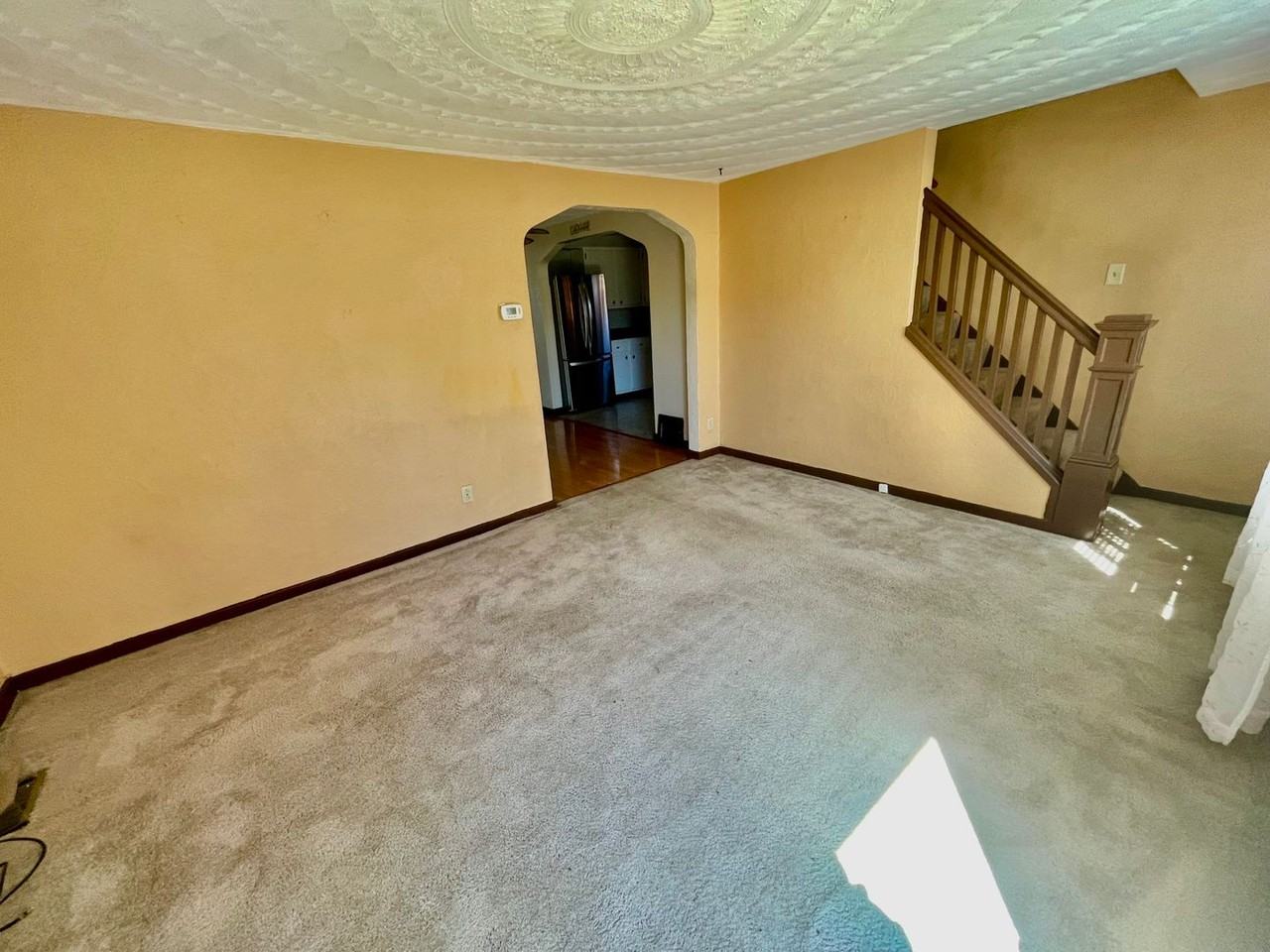 301 Greenfield Ave - Photo 3 of 29