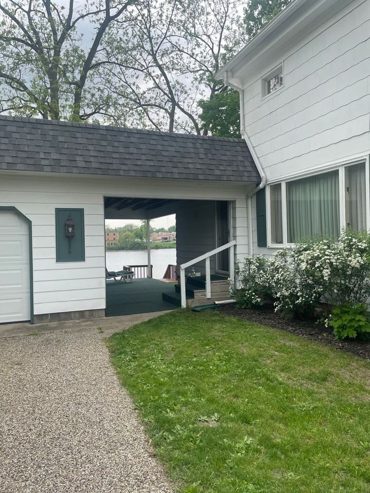 303 N Gremps St - Photo 2 of 20