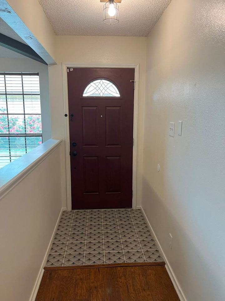 1301 Eli Whitney - Photo 3 of 21