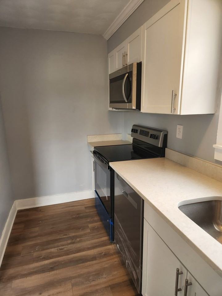 2630 Vine St - Photo 2 of 13