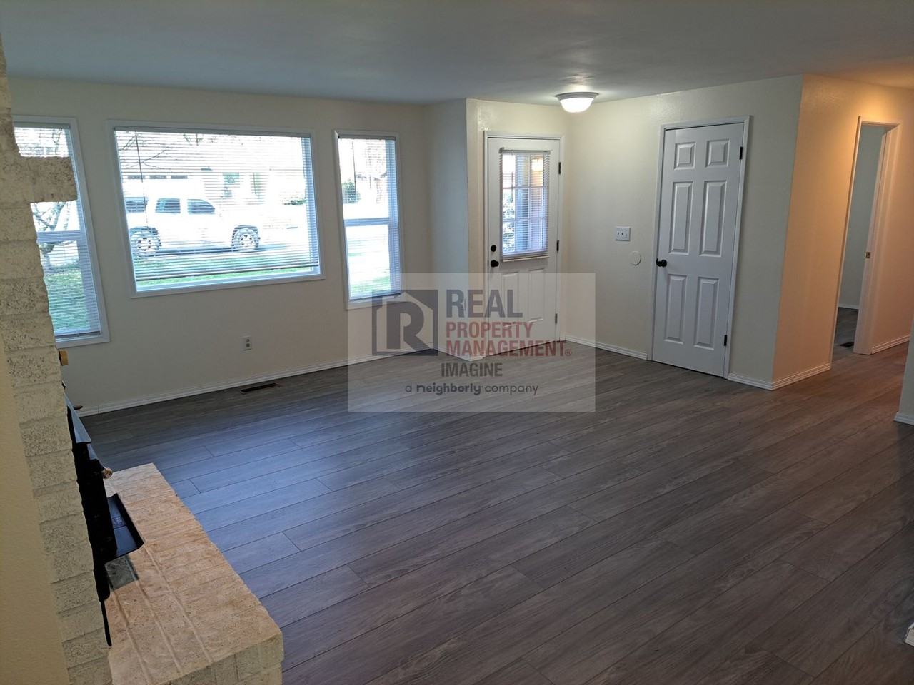 3605 Landau Ave Ne - Photo 2 of 24