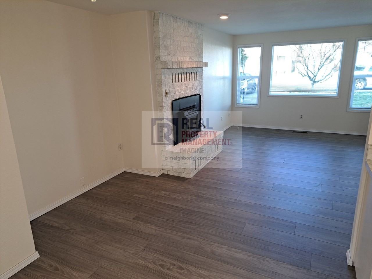 3605 Landau Ave Ne - Photo 5 of 24