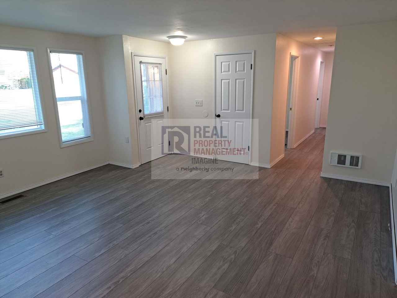 3605 Landau Ave Ne - Photo 6 of 24