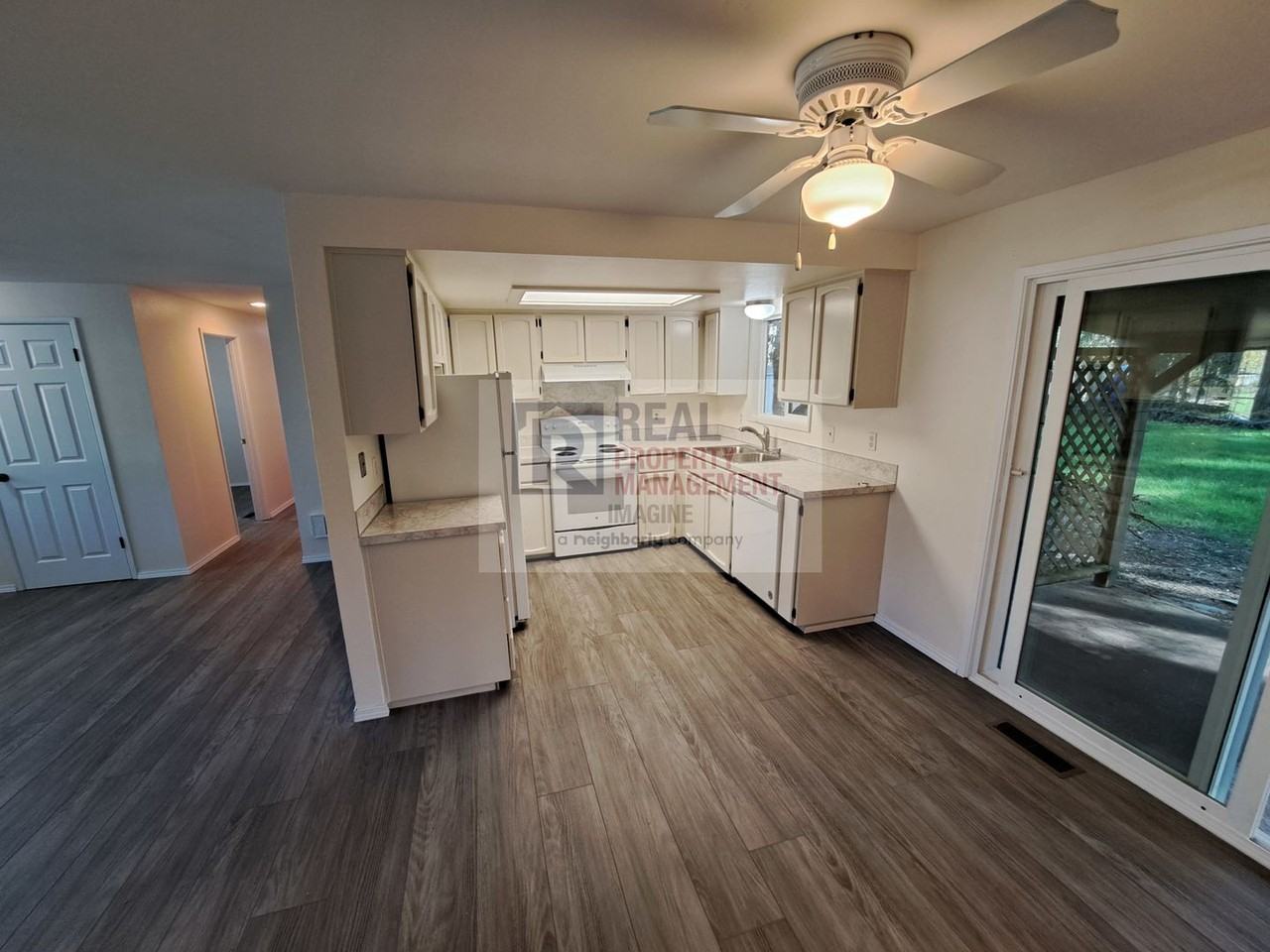 3605 Landau Ave Ne - Photo 7 of 24