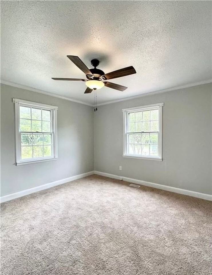 211 Hull Rd - Photo 5 of 22