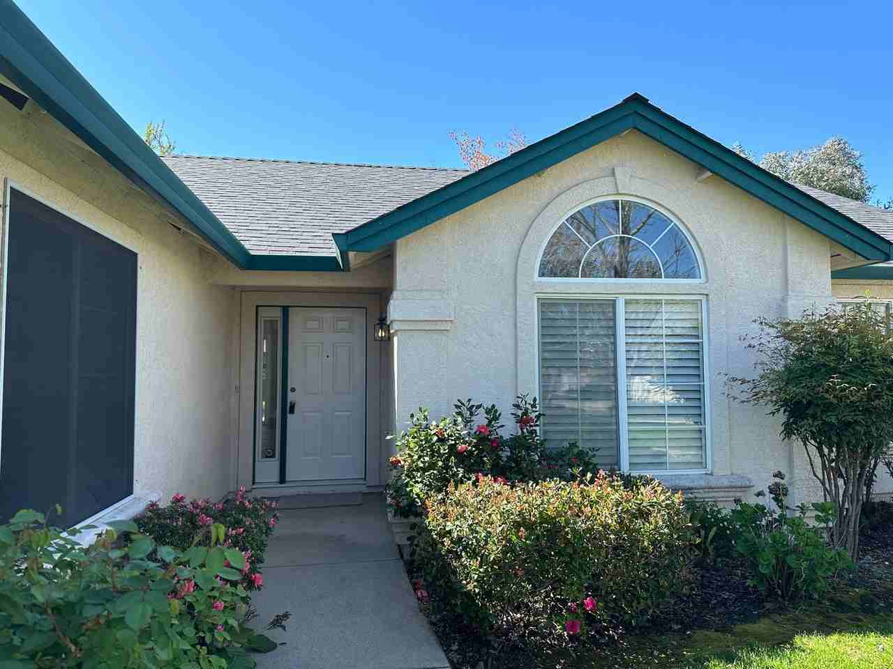 2814 Foxglove Ln - Photo 2 of 40