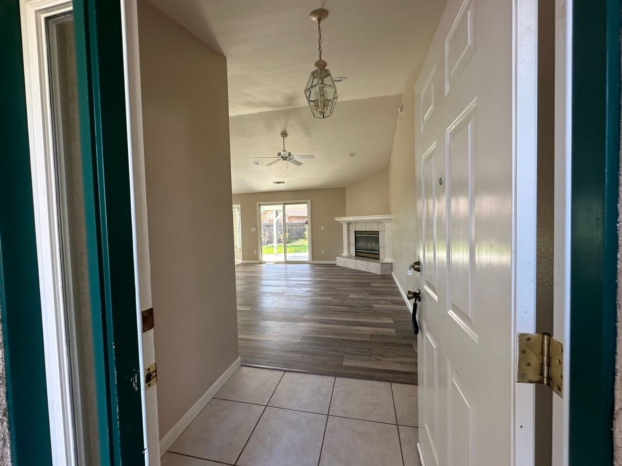 2814 Foxglove Ln - Photo 3 of 40