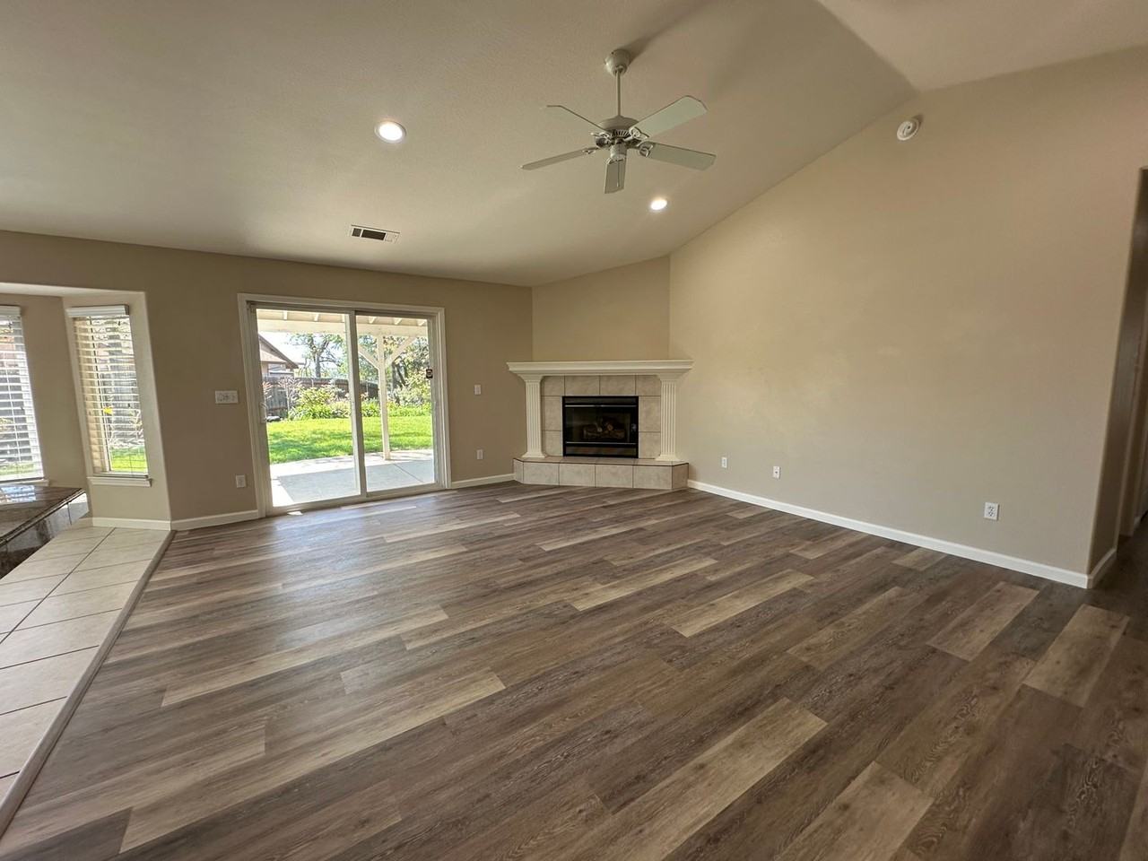 2814 Foxglove Ln - Photo 6 of 49