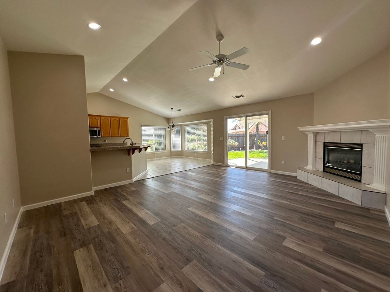 2814 Foxglove Ln - Photo 7 of 49
