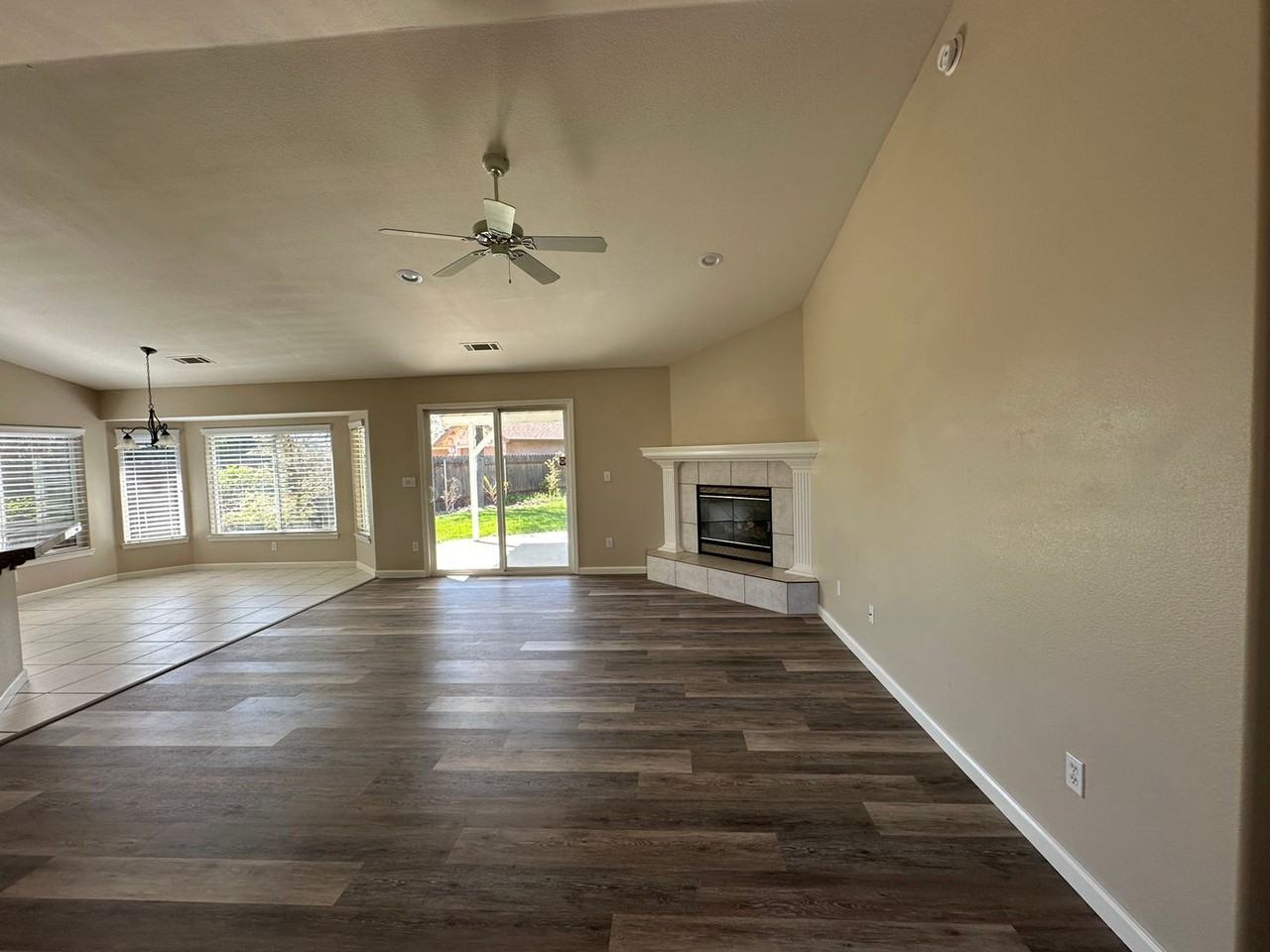 2814 Foxglove Ln - Photo 5 of 49