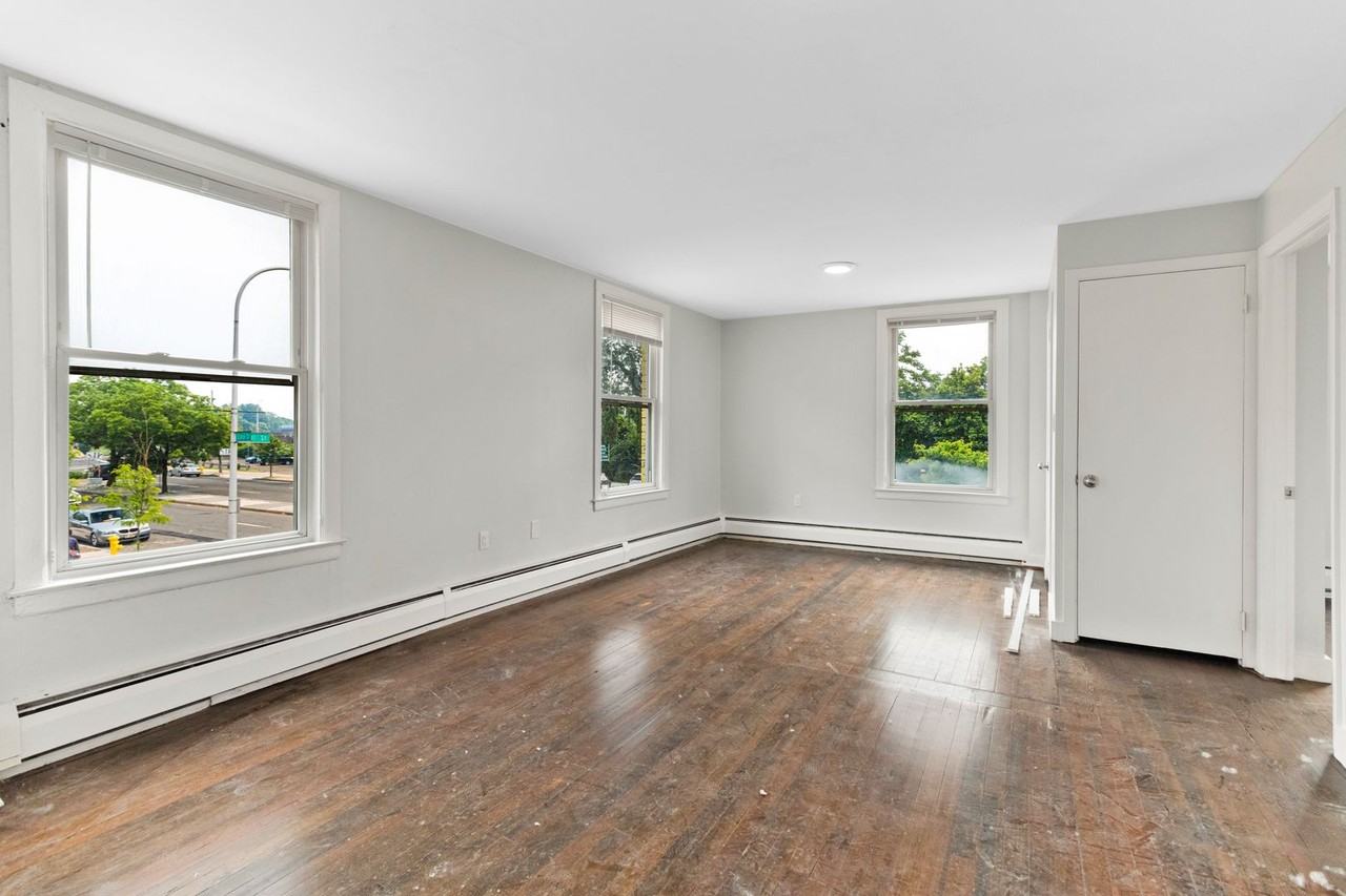 4 Wall Street - Photo 2 of 16