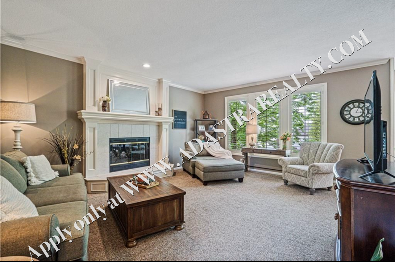 4904 W 157th St - Photo 4 of 34