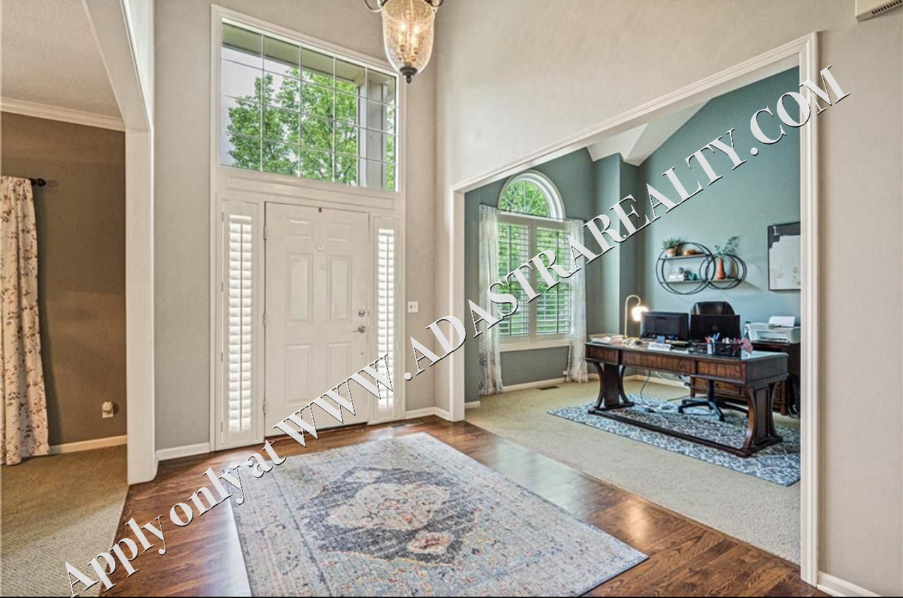 4904 W 157th St - Photo 5 of 34