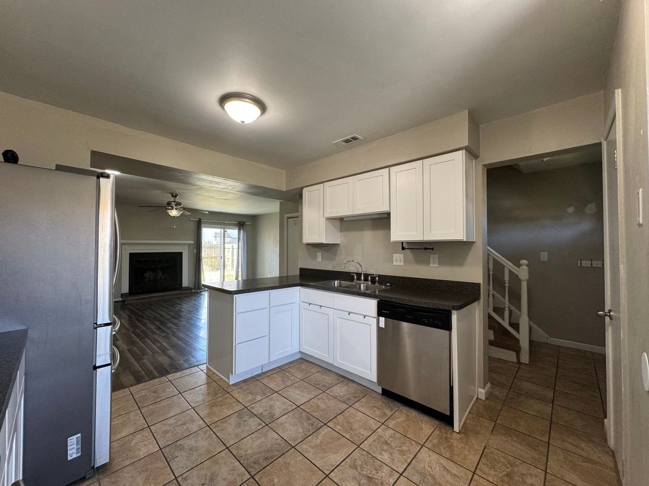 621 Aubrey Dr - Photo 4 of 9