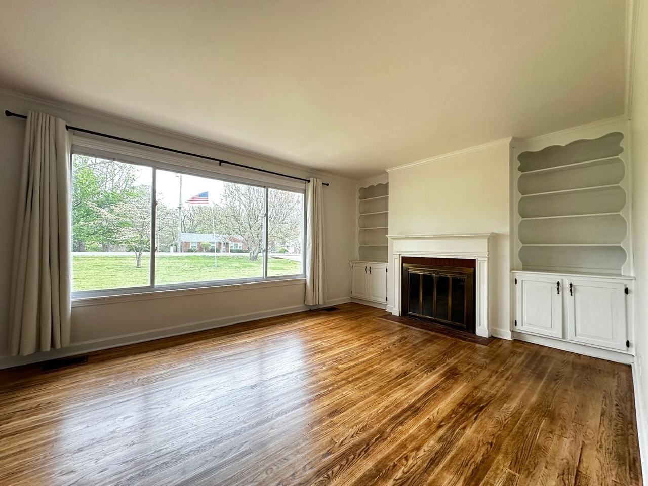4953 Stillwood Dr - Photo 3 of 16