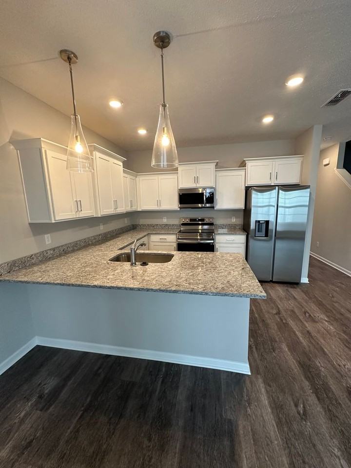 1905 Bethpage Dr - Photo 2 of 25