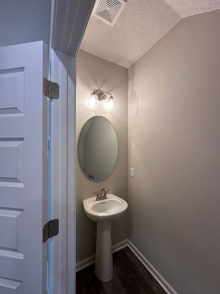 1905 Bethpage Dr - Photo 5 of 25
