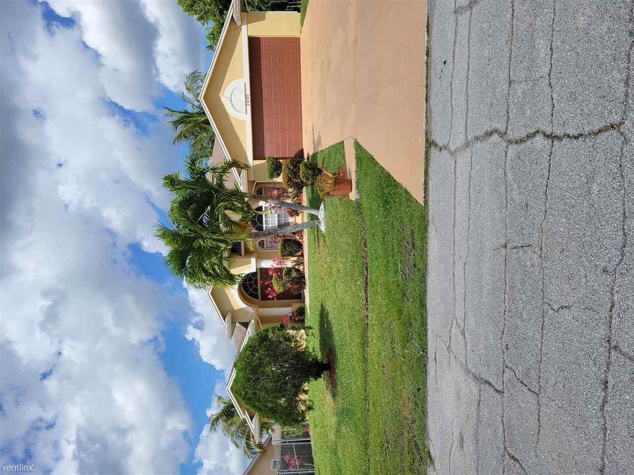 2466 Sw Lafayette St - Photo 3 of 9