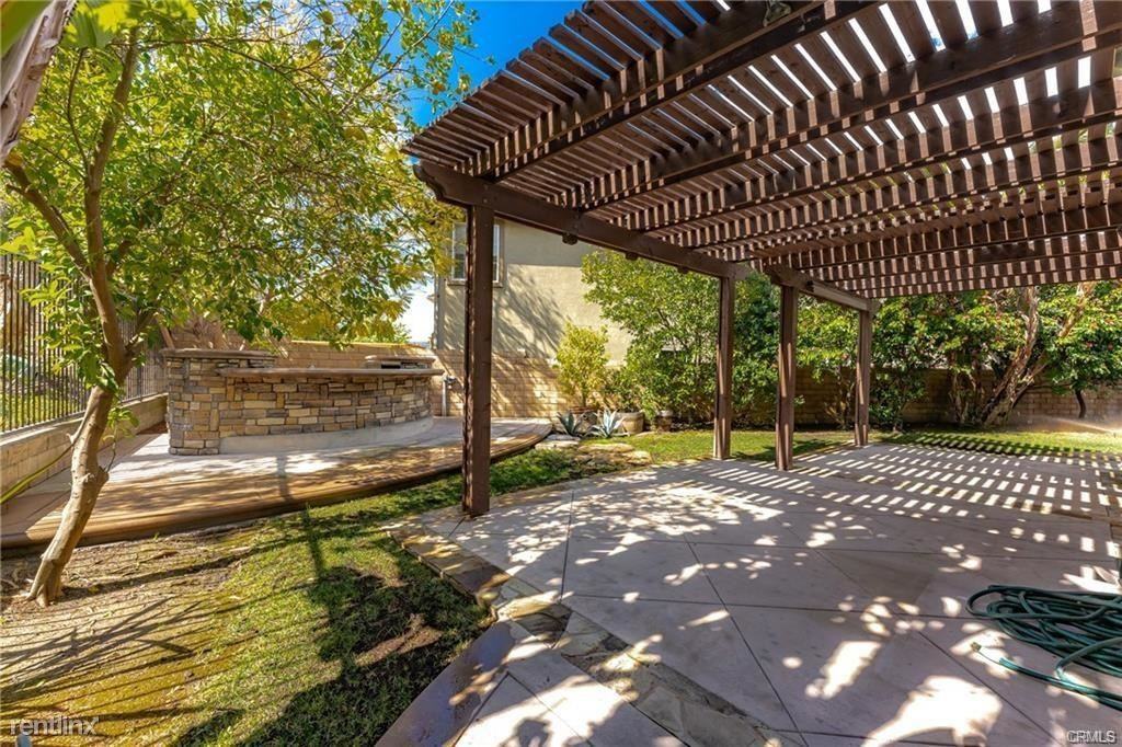 24606 Summerland Cir - Photo 2 of 10