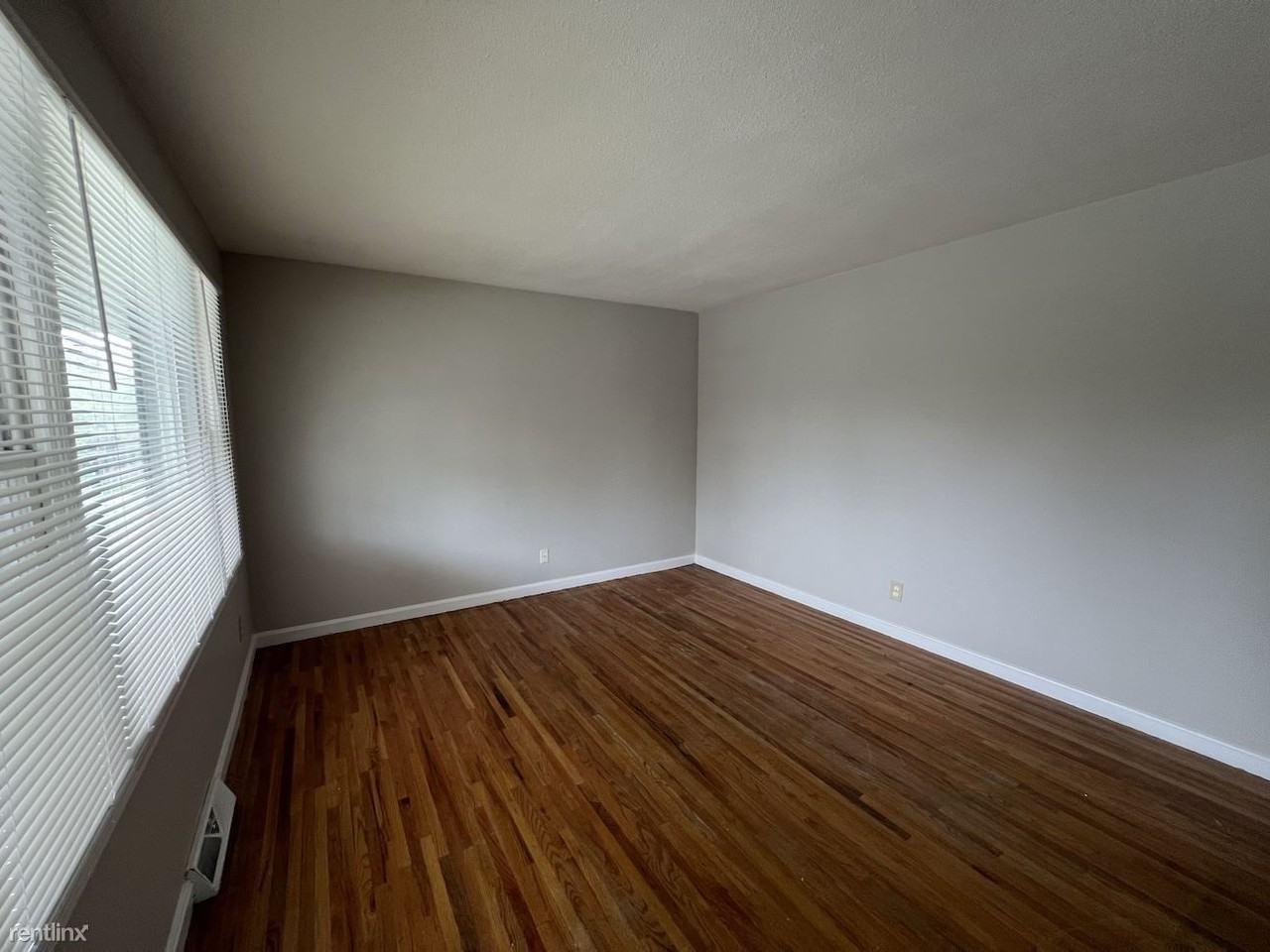 837 Crawford St - Photo 2 of 18